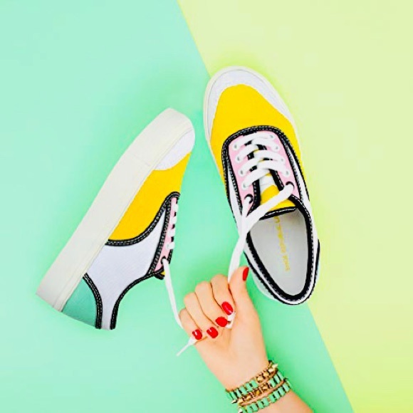 Trendy Size 8 Sneakers. 1st pic is IRL Photo - Picture 5 of 5